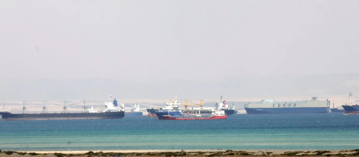 Ουρές εκατοντάδων πλοίων έξω από τη διώρυγα του Σουέζ - Νέες απόπειρες «ξεκολλήματος» της παγκόσμιας οικονομίας (βίντεο)